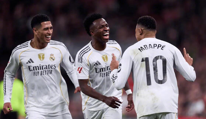 半岛·体育-欧冠赛场维尼修斯姆巴佩遭嘘声，皇马高层称无法理解|拜仁|基利安·姆巴佩|伯纳乌|欧冠比赛|维尼修斯-西尔维斯特雷_新浪体育_新浪新闻